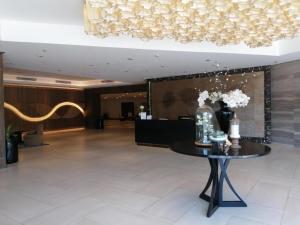 a lobby with a table with a vase of flowers on it at The Mactan Newtown Boulevard Studio in Punta Engaño +23 photos