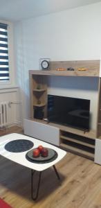 a living room with a table with fruit on it at Apartament Jakubek II in Polkowice