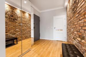 Zdjęcie z galerii obiektu Uroczy Apartament No1 w ,, SERCU Starego Miasta Wyspa Spichrzów,, w Gdańsku