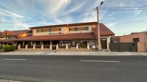 The building in which a vendégházakat is located