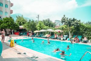 Bazén v ubytování Marin Hotel nebo v jeho okolí