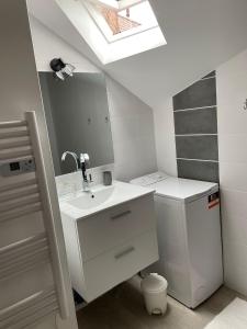 Zdjęcie z galerii obiektu Appartement* authentique meublé Sarlat coeur ville w mieście Sarlat-la-Canéda