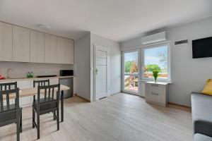 a kitchen and living room with a table and chairs at Verona in Kąty Rybackie +33 photos