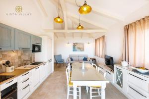 Kuchyň nebo kuchyňský kout v ubytování Vista Villas - Lovely Dreams Apartment Villa W + 20 fotografií