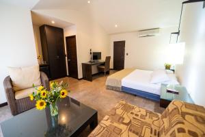 a hotel room with a bed and a living room at Santorini Hotel Boutique in Santa Marta