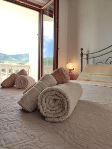 a pile of towels sitting on top of a bed at Gio Horses B&B in Sannicandro Garganico