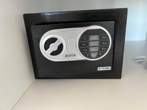 a black and white toaster oven on a counter at APART trelew 5 in Trelew