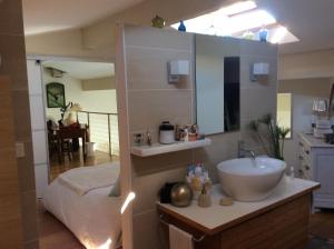 Kúpeľňa v ubytovaní Duplex 105 m2 vue mer, terrasse 30m2