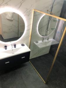 a bathroom with a sink and a mirror at NatureHouse in Campo Maior