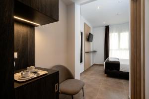 a hotel room with a desk and a bed at Plaza de la Luz Cádiz in Cádiz