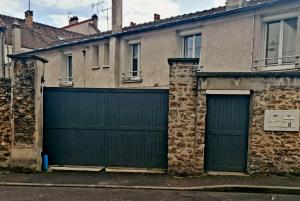 Το κτήριο όπου στεγάζεται  το διαμέρισμα