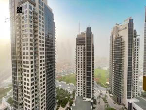 Nespecifikovaný výhled na destinaci Dubaj nebo výhled na město při pohledu z apartmánu