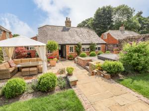 an outdoor patio with a gazebo in a yard at Jolls Cottage in Horncastle