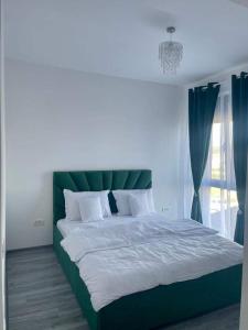 Ένα ή περισσότερα κρεβάτια σε δωμάτιο στο Apartament Mara