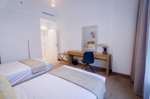 Outstanding New Apartment with Sea View In La Mer客房内的一张或多张床位