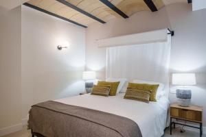 Homely Málaga Mariblanca 17, Vegafuente Apartments客房内的一张或多张床位