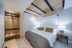Homely Málaga Mariblanca 17, Vegafuente Apartments客房内的一张或多张床位