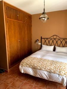 Łóżko lub łóżka w pokoju w obiekcie Casa situada en un entorno natural Casa Rural La Serena