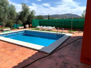 Basen w obiekcie Casa situada en un entorno natural Casa Rural La Serena lub w pobliżu
