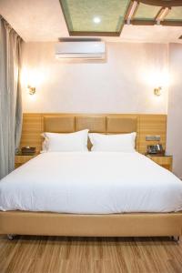 מיטה או מיטות בחדר ב-SAMI HOTEL