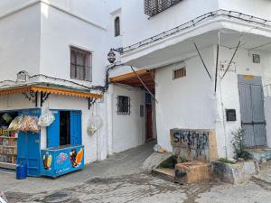 The building in which a hosteleket is located
