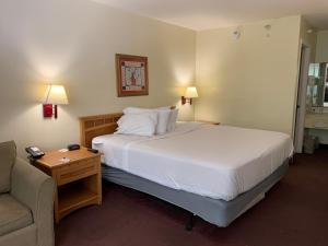 Lova arba lovos apgyvendinimo įstaigoje Americas Best Value Inn & Suites Melbourne