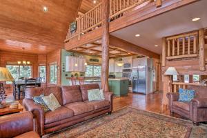 a living room with a couch and a kitchen at Duck Creek Village Chalet with Fire Pit and Decks in Duck Creek Village