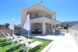 The swimming pool at or close to Villa Constantino with heated pool