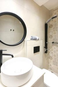A bathroom at Villa Constantino with heated pool