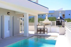 The swimming pool at or close to Villa Constantino with heated pool