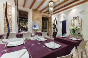a dining room with purple tables and chairs at Ca´n Pere in Alcudia