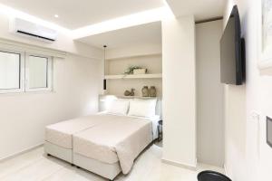 A bed or beds in a room at Villa Constantino with heated pool