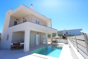 The swimming pool at or close to Villa Constantino with heated pool