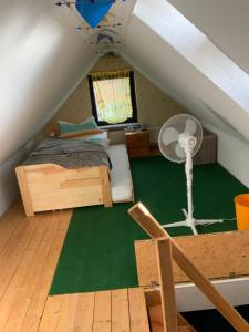 Postel nebo postele na pokoji v ubytování Ferien/ Monteurzimmer mit gemeinsam Wozi, Kü, Bad, WLAN
