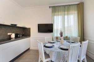 A television and/or entertainment centre at Appartamento Cloe
