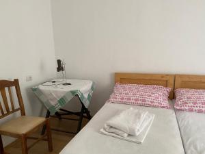 Postel nebo postele na pokoji v ubytování Rupa Guest House Camping Shkoder
