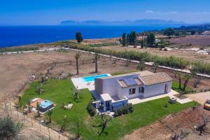 Gallery image of VILLA DEL BORGO con piscina e jacuzzi in Scopello