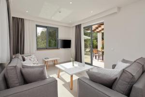 Predel za sedenje v nastanitvi Perithia Suites