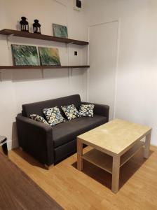 A seating area at Blue Vintage House
