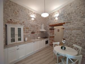 Kuchyň nebo kuchyňský kout v ubytování Apartment Antique Zadar - City Center