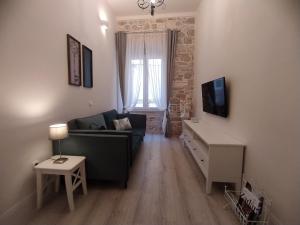 Posezení v ubytování Apartment Antique Zadar - City Center