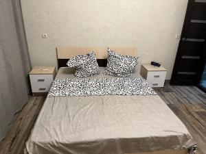 A bed or beds in a room at Леон