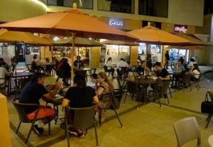 Restoran atau tempat lain untuk makan di Ecusuites Jacuzzi Vacacional Ceibos Via a la Costa