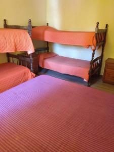 Una cama o camas cuchetas en una habitación  de Hospedaje Unelen