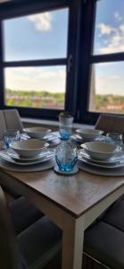 een houten tafel met borden en glazen erop bij The Property Parlour in Reading