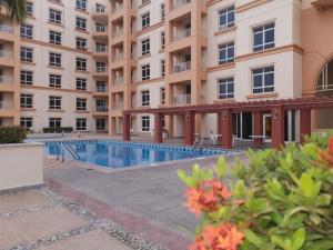 a swimming pool in front of a building at نزل الشاطي 3 عايلات فقط in King Abdullah Economic City