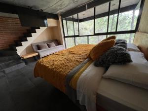 Una cama o camas en una habitación de Cabañas San Marcos