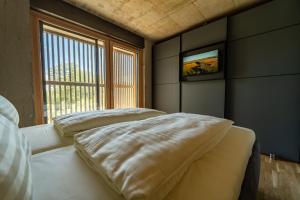 Ένα ή περισσότερα κρεβάτια σε δωμάτιο στο Merlrose Apartments +58 φωτογραφίες