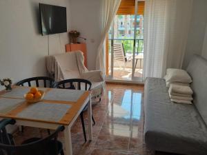 Posedenie v ubytovaní Apartment near La Mata beach