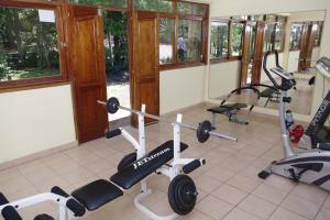 The fitness centre and/or fitness facilities at Hotel Che Roga